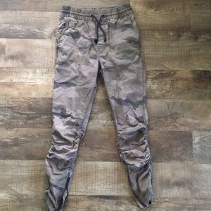 H&M Divided Cotton Twill Joggers Camo 28